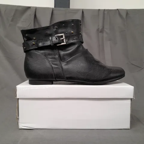 BOXED PAIR OF CUTIE OT SHOES IN BLACK W. STUD EFFECT SIZE 6