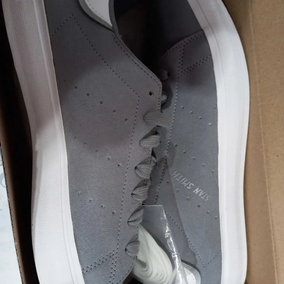 BOXED ADIDAS STAN SMITH TRAINERS, GREY - SIZE 10