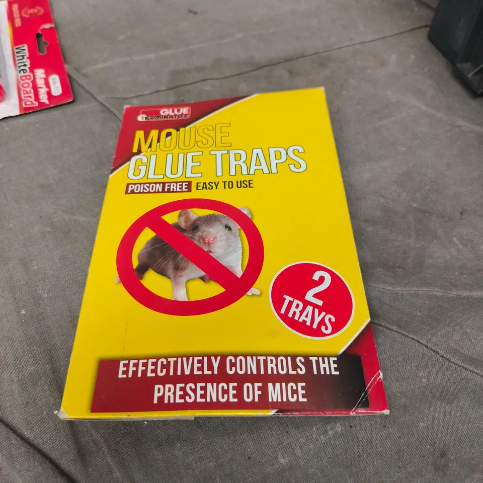 APPROXIMATELY 15 ASSORTED HOUSEHOLD ITEMS INCLUDING MOUSE GLUE TRAPS , LINT ROLLER AND WHITE BOARD MARKERS 