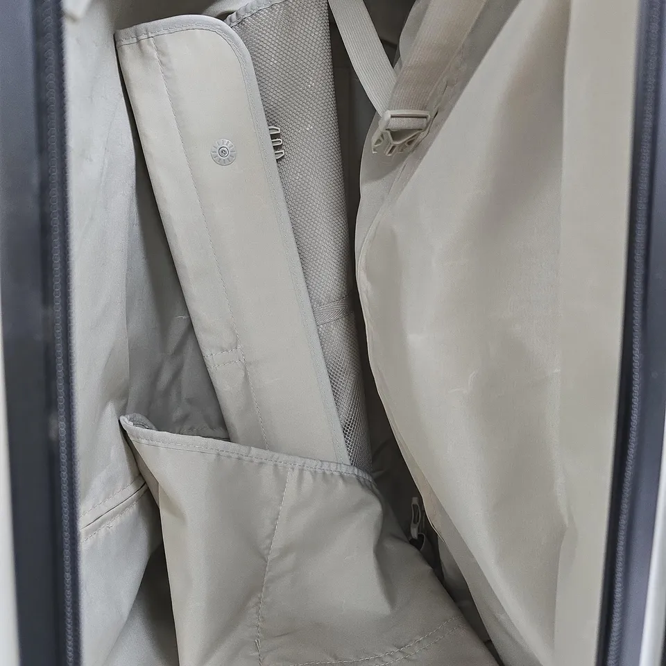 LUGG LARGE LIGHTWEIGHT RIBBED WHITE SUITCASE 