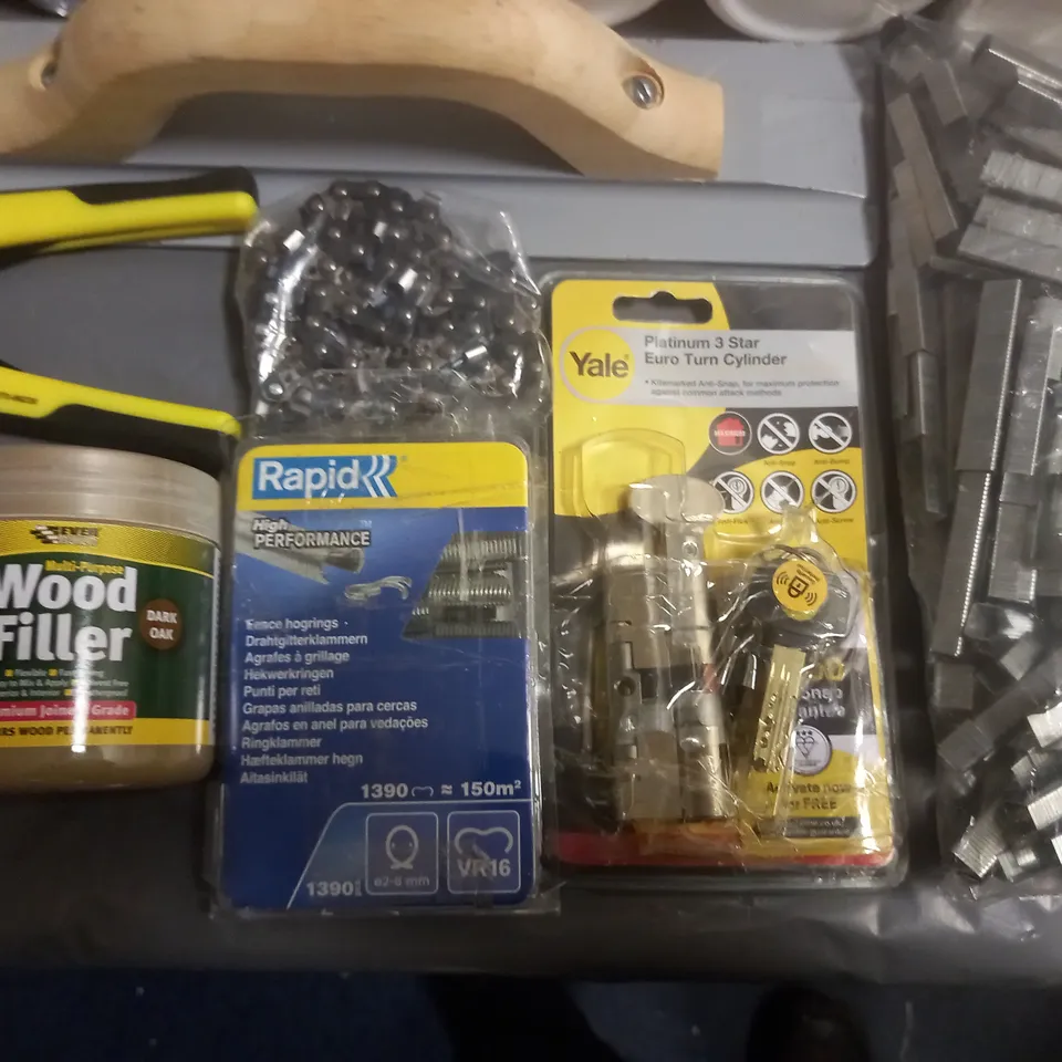 LOT OF ASSORTED DIY ITEMS TO INCLUDE ARMORALL WIPES, WOOD ADHESIVE, STAPLES AND STANLEY FAT MAX PLIERS