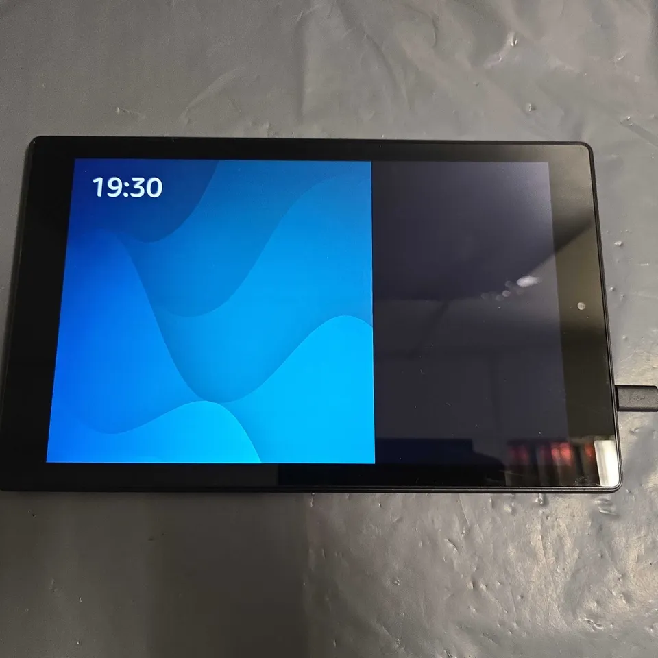UNBOXED AMAZON FIRE TABLET - SL056ZE