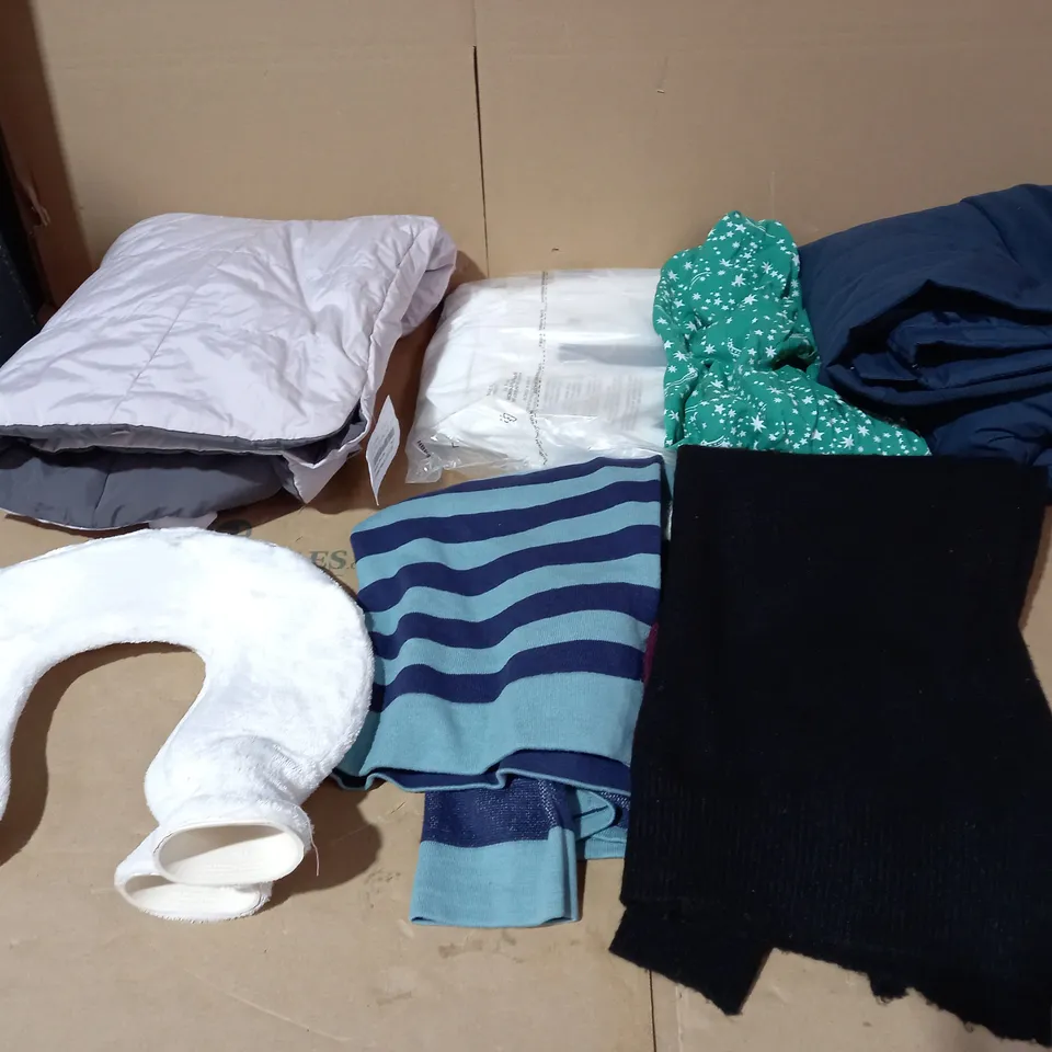 LARGE BOX OF ASSORTED CLOTHING ITEMS TO INCLUDE JACKETS, JUMPERS AND DRESSES