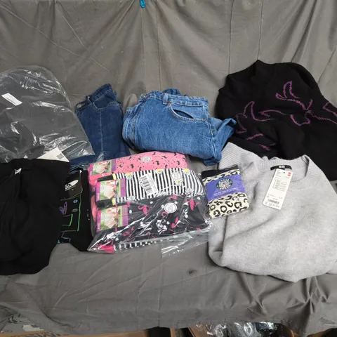 LARGE BOX OF ASSORTED CLOTHING ITEMS IN VARIOUS SIZES, STYLES AND COLOUR