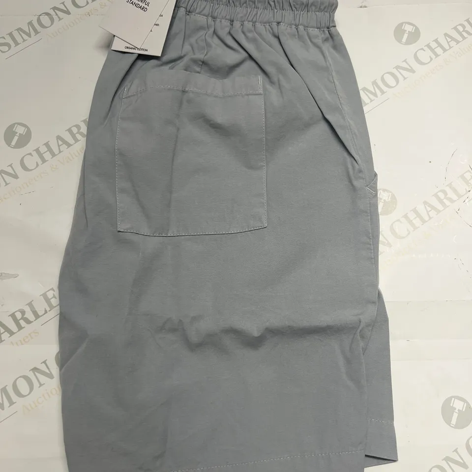 COLOURFUL STANDARD ORGANIC TWILL SHORTS IN CLOUDY GREY SIZE M