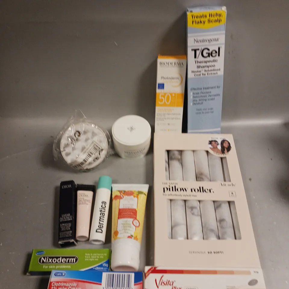 APPROXIMATELY 20 ASSORTED HEALTH & BEAUTY PRODUCTS TO INCLUDE PILLOW ROLLERS, DIOR LIP MAXIMISER, COCONUT DAIQUIRI HAND CREAM ETC 