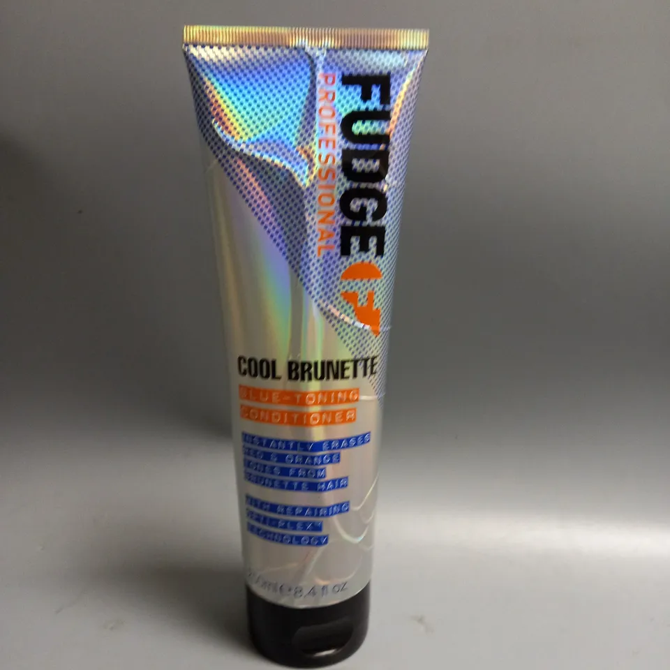BOXED LOT OF APPROX. 25 FUDGE PROFESSIONAL COOL BRUNETTE BLUE-TONING CONDITIONER 250ML