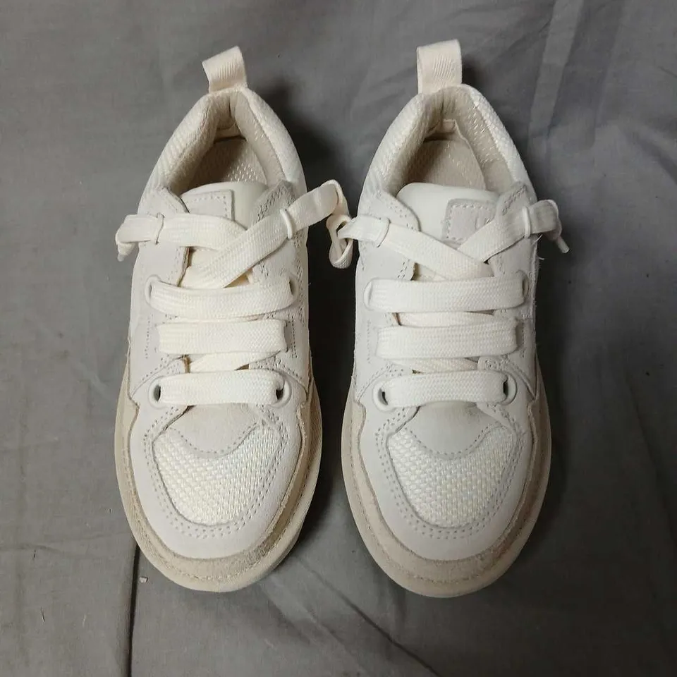 UGG KIDS' SNEAKERS – CREAM/OFF-WHITE SIZE 3
