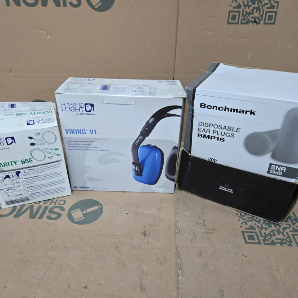 APPROXIMATELY 7 ASSORTED EAR PROTECTION ITEMS TO INCLUDE BENCHMARK EARPLUGS, HOWARD LIGHT VIKING V1, CLARITY 656 SALL, ETC