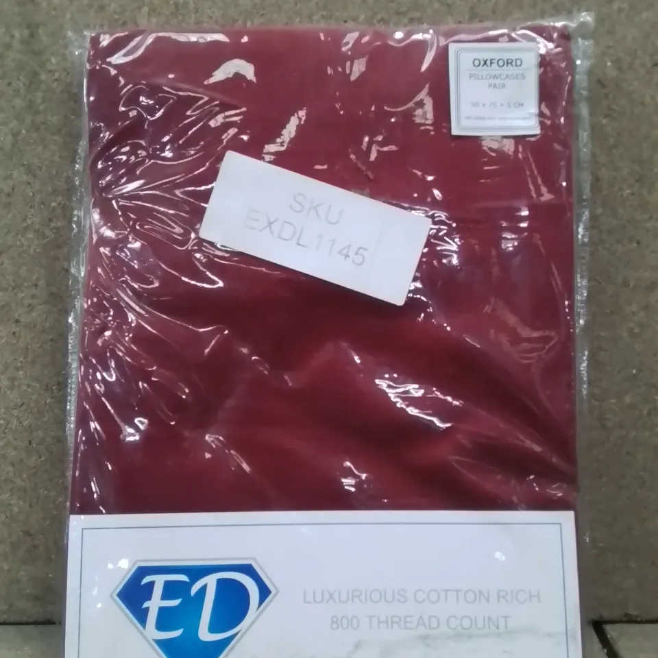 BAGGED PAIR OF OXFORD PILLOW CASES -RED- //50 × 75CM