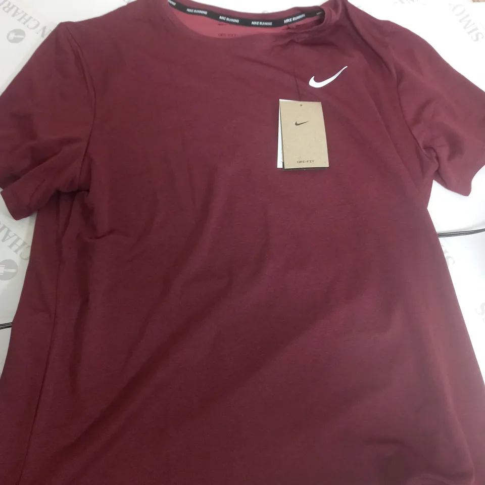 NIKE DRI FIT MAROON T-SHIRT - L