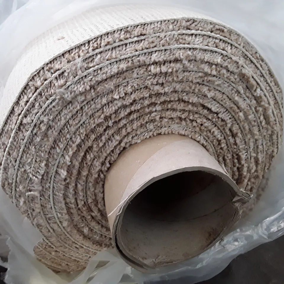 ROLL OF QUALITY STS HERITAGE LUXURY 2524/0850 ACTION CARPET APPROXIMATELY 7.3M×4M