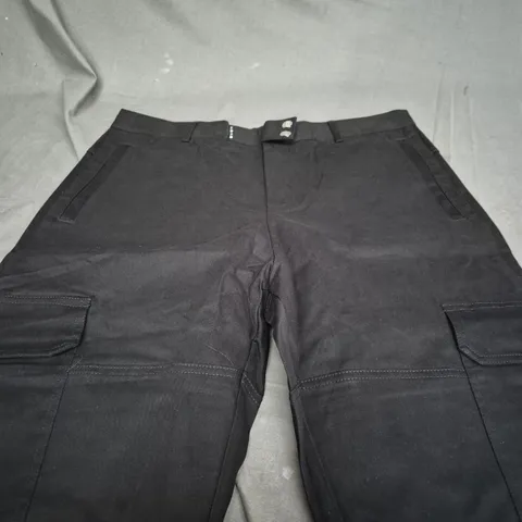 MARVOTTI RELAXED CARGO PANTS IN BLACK - LARGE