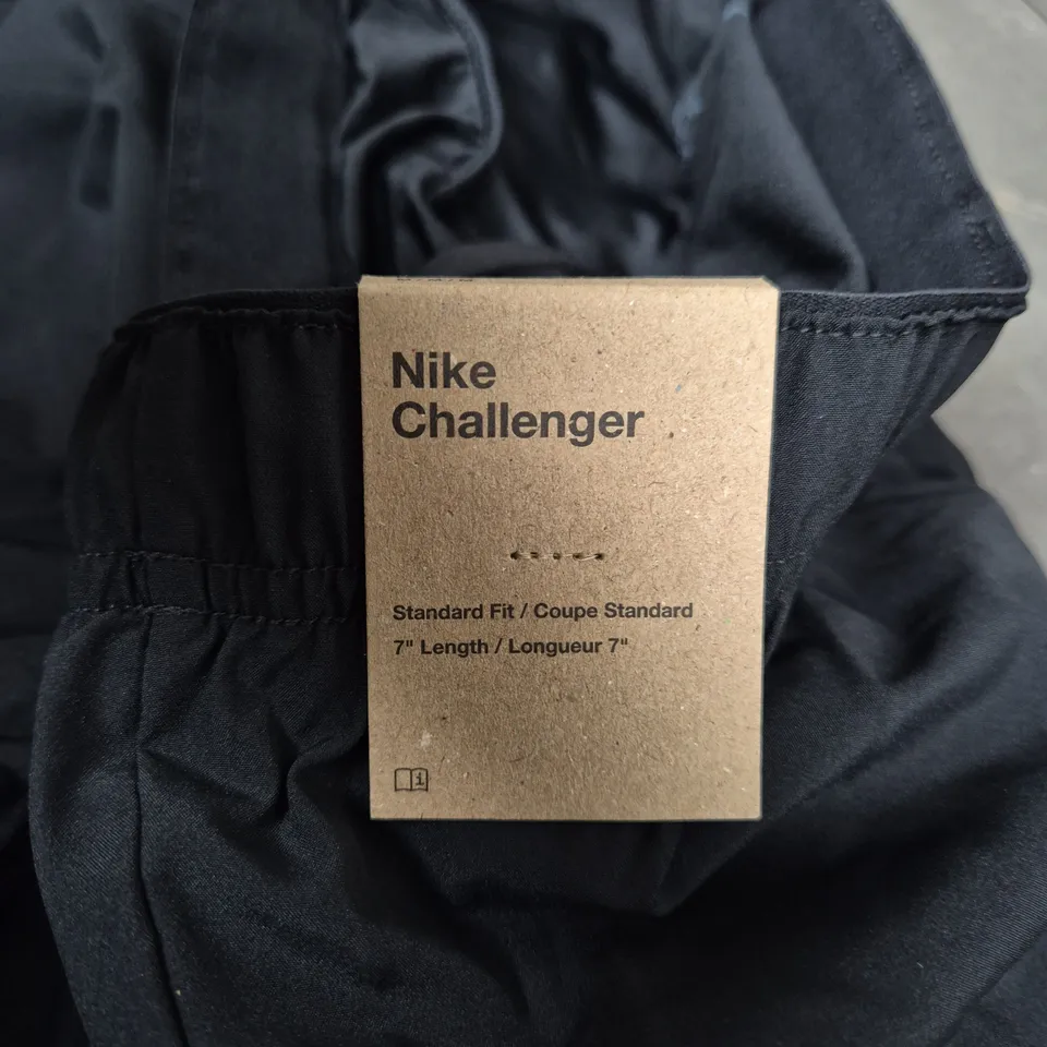 NIKE CHALLENGER SHORTS – BLACK – DRI-FIT – STANDARD FIT – SIZE M