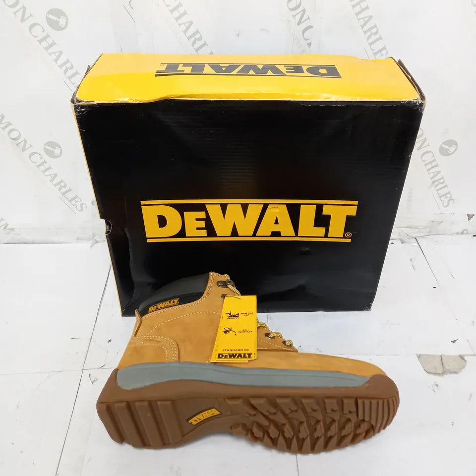BOXED PAIR OF DEWALT STEEL TOE INDUSTRIAL BOOT SIZE UK 7