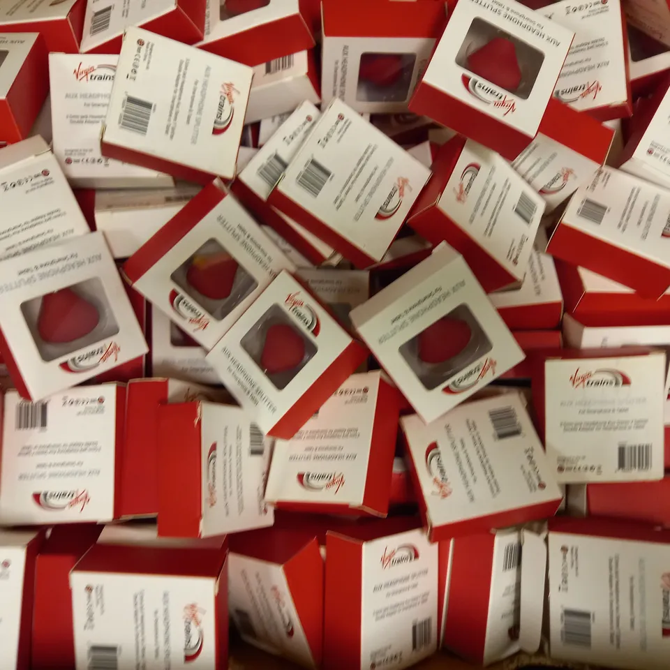 LOT OF APPROXIMATELY 50 VAUX HEADPHONES SPLITTERS