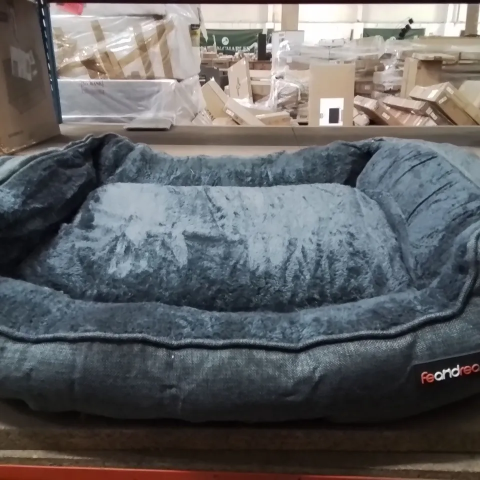 FEANDREA LARGE DOG BED