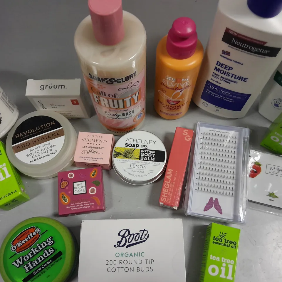 BOX OF APPROXIMATELY 15 COSMETIC ITEMS TO INCLUDE NEUTROGENA BODY LOTION, SOAP AND GLORY BODY WASH , OKEEFFES HAND CREAM, ETC