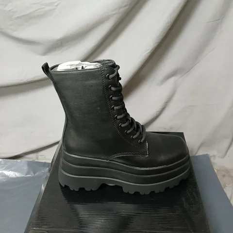 KOI DEATHWATCH TRIDENT PLATFORM BOOTS BLACK BOXED SIZE 3
