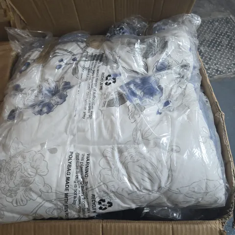 BOX OF APPROXIMATELY 4 ASSORTED QUILTS