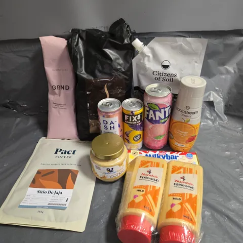 APPROXIMATELY 14 ASSORTED DRINK ITEMS TO INCLUDE - GRIND COFFEE BEANS - NUTPECKER GOLD PEANUT BUTTER - SODASTREAM ORANGE & MANGO DRINK MIX - ETC - COLLECTION ONLY