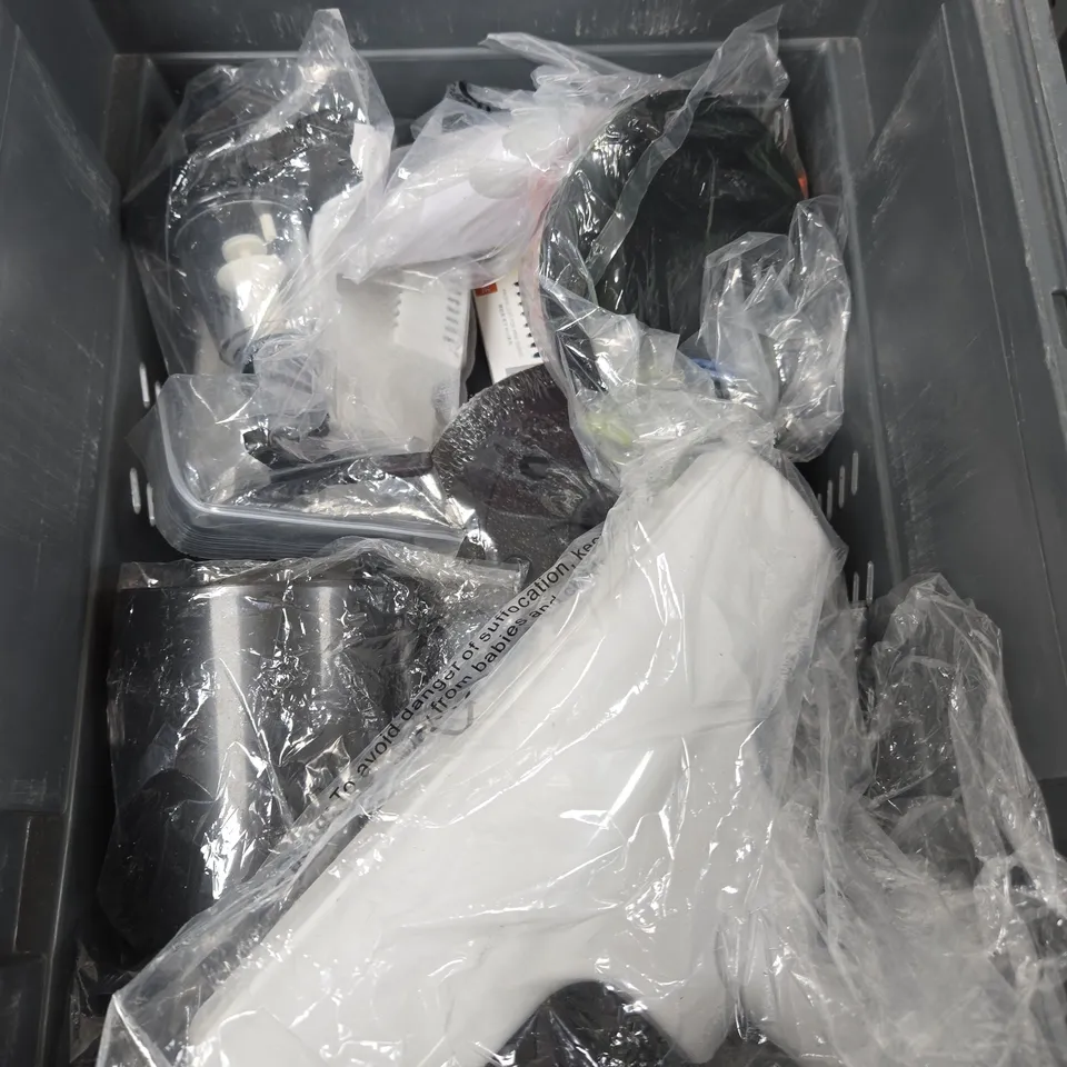 APPROXIMATELY 7 ASSORTED HOUSEHOLD PRODUCTS TO INCLUDE PROTECTIVE GLOVES, POTATOE MASHER, LABELS ETC