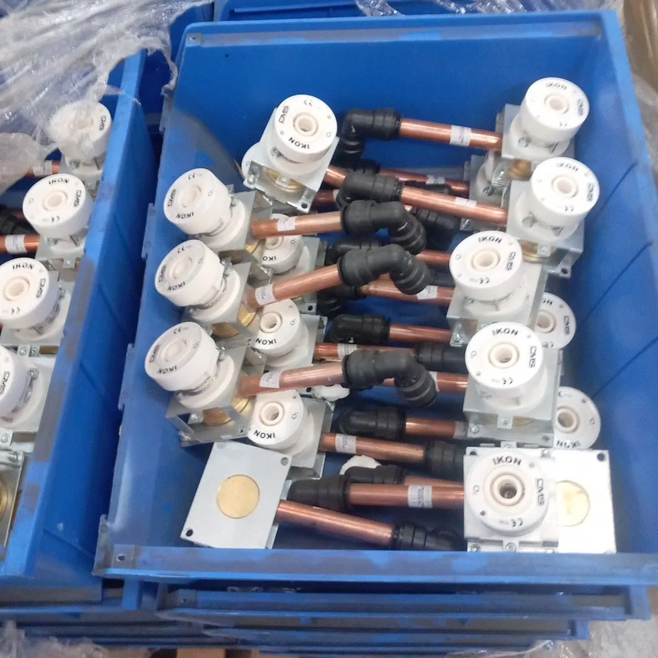 PALLET OF APPROXIMATELY 600 CMS IKON OXYGEN BRACKETS WITH COPPER PIPES