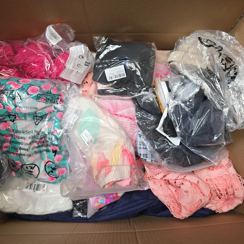 APPROXIMATELY 30 ASSORTED CLOTHING ITEMS IN VARIOUS SIZES, STYLES & COLOURS - COLLECTION ONLY 