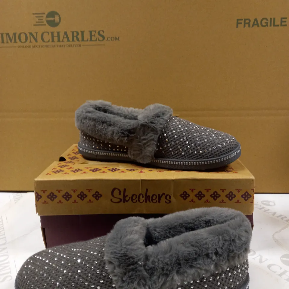 BOXED PAIR SKECHERS COZY SLIPPERS - CHARCOAL - UK SIZE 3.5