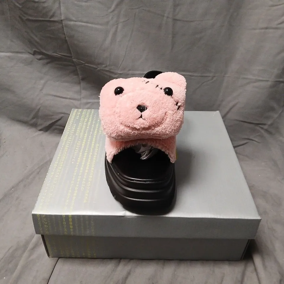 BOXED KOI MIDNIGHT CUDDLES CHUNKY SANDALS IN BLACK/PINK - UK 8