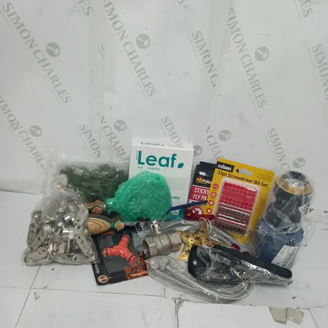 APPROXIMATELY 10 ASSORTED HOUSEHOLD GOODS TO INCLUDE AM-TECH 3 WAY COUPLER, LEAF LAUNDRY DETERGENT SHEETS, PEST POLICE STICKY FLY PAPERS ETC.