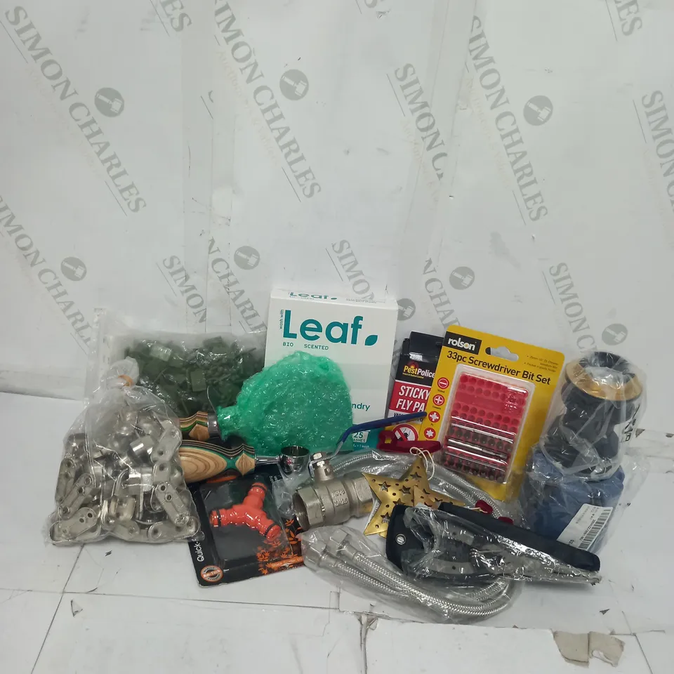 APPROXIMATELY 10 ASSORTED HOUSEHOLD GOODS TO INCLUDE AM-TECH 3 WAY COUPLER, LEAF LAUNDRY DETERGENT SHEETS, PEST POLICE STICKY FLY PAPERS ETC. 