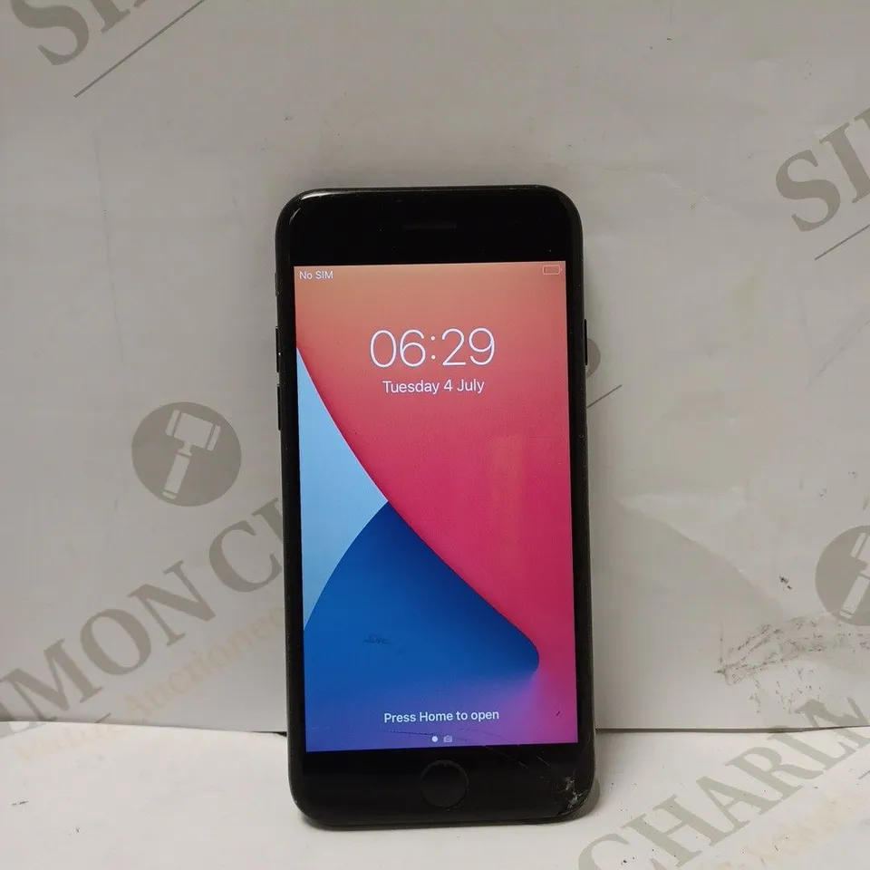 BOXED APPLE IPHONE 7 IN BLACK