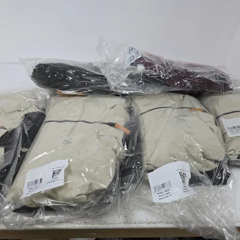 APPROXIMATELY 7 ASSORTED BRAND NEW REGATTA CHILDRENS CLOTHING ITEMS IN VARIOUS SIZES, STYES & COLOURS TO INCLUDE SEND IT JACKETS & FRELTON JACKETS 