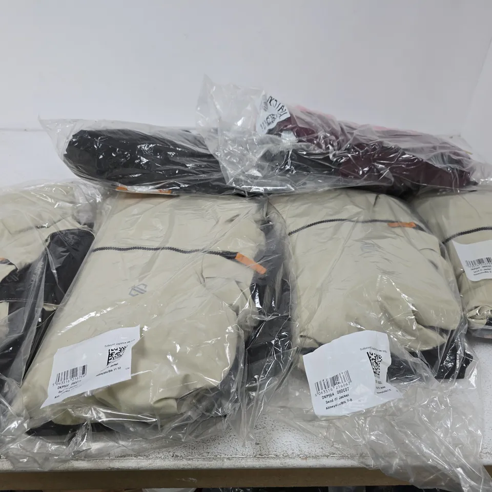 APPROXIMATELY 7 ASSORTED BRAND NEW REGATTA CHILDRENS CLOTHING ITEMS IN VARIOUS SIZES, STYES & COLOURS TO INCLUDE SEND IT JACKETS & FRELTON JACKETS