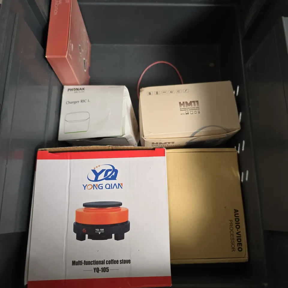 TOTE OF APPROXIMATLEY 8 ASSORTED ELECTRICAL ITEMS TOO INCLUDE SPEAKERS , ELECTRIC IRON , SMART DOORBELL , ETC 