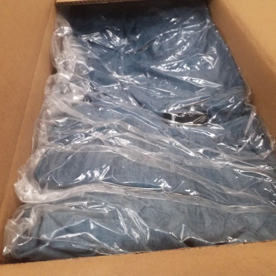 BOX CONTAINING APPROXIMATELY 13 BRAND NEW SIMPLY BE MID BLUE DENIM SKIRT - SIZE 18