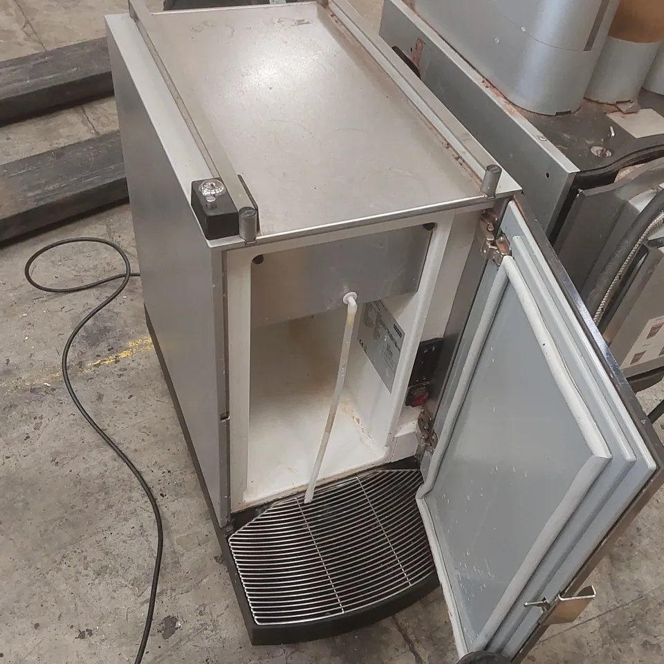 FRANKE COMMERCIAL COFFEE MACHINE WITH MILK CHILLER (2 ITEMS)