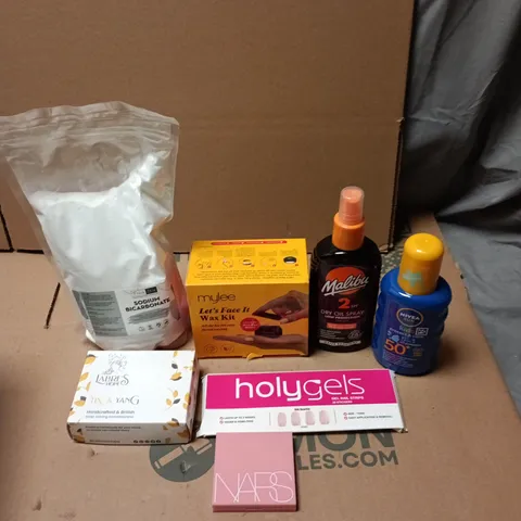 APPROXIMATEY 20 ASSORTED HEALTH AND BEAUTY PRODUCTS TO INCLUDE - MALIBU DRY OIL SPRAY - MYLEE WAX KIT AND NARS COMPACT MIRROR