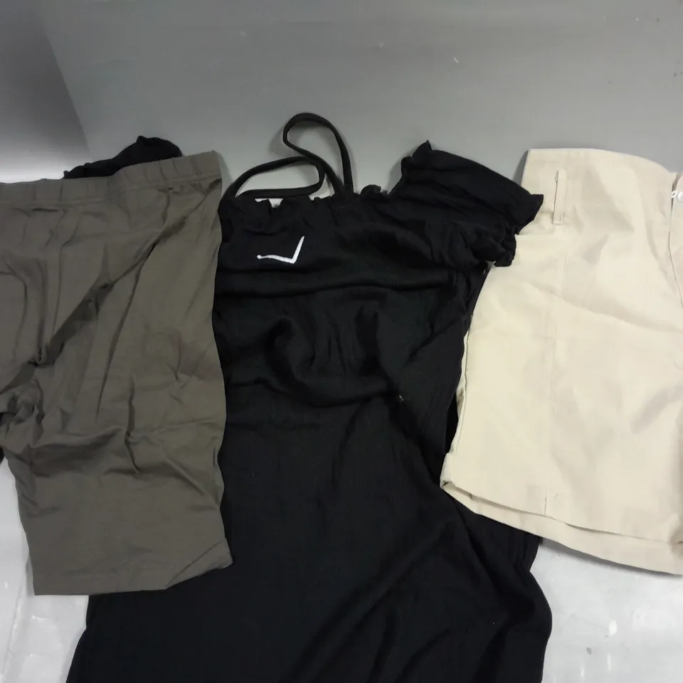 APPROXIMATELY 20 ASSORTED CHILDRENS CLOTHING PRODUCTS IN AGES RANGING FROM 10-15YRS