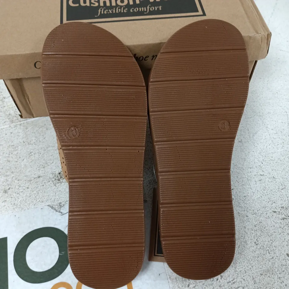 BOXED PAIR OF CUSHION-WALK CHARLOTTE SANDALS IN BEIGE - SIZE 3