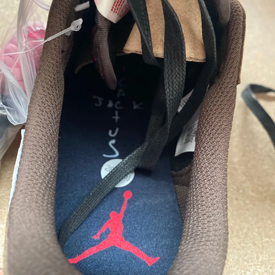 BOXED PAIR OF NIKE AIR JORDAN 1 LOW X TRAVIS SCOTT CACTUS JACK TRAINERS SIZE 9