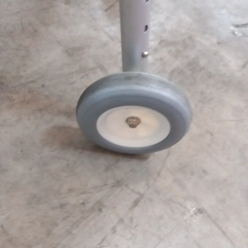 LARGE GUTTER FRAME WITH WHEELS