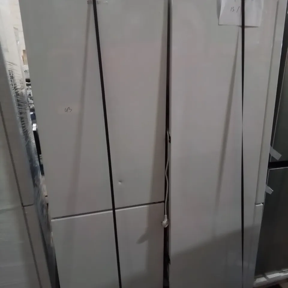 SAMSUNG CLASSIC FRIDGE FREEZER WHITE - UNPROCESSED RAW RETURN