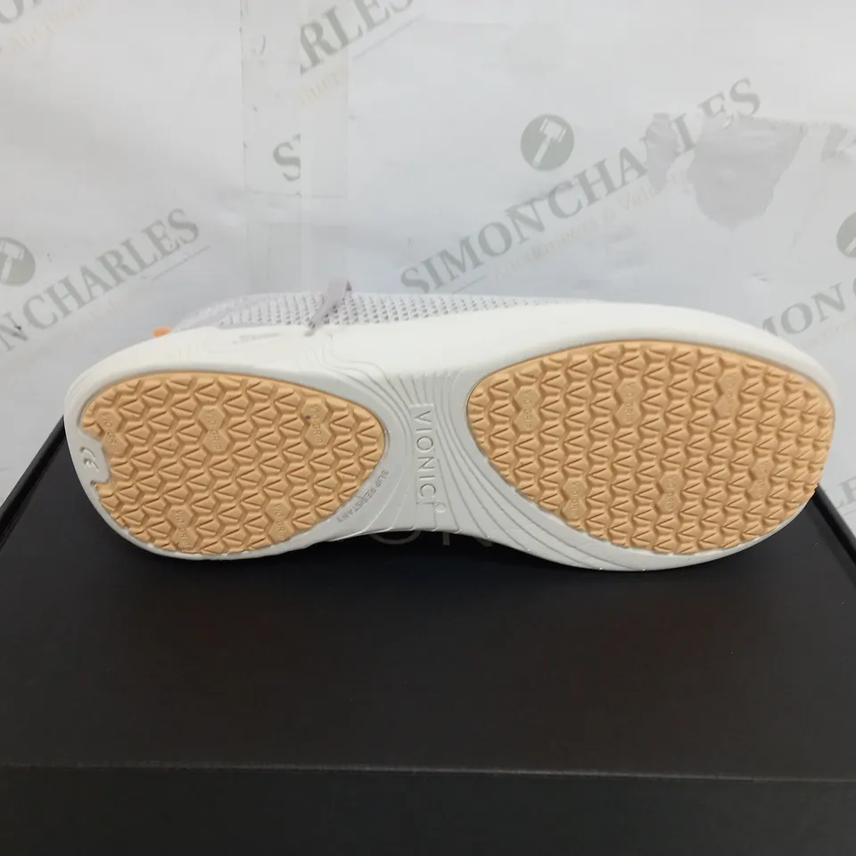 BOXED VIONIC VIOLET TRAINER'S SIZE 7