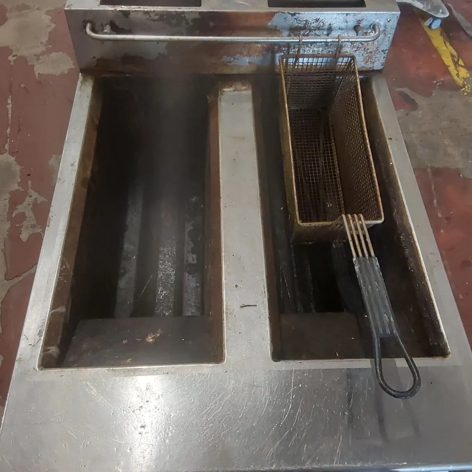 LINCAT OG8111/N COMMERCIAL GAS TWIN TANK FRYER