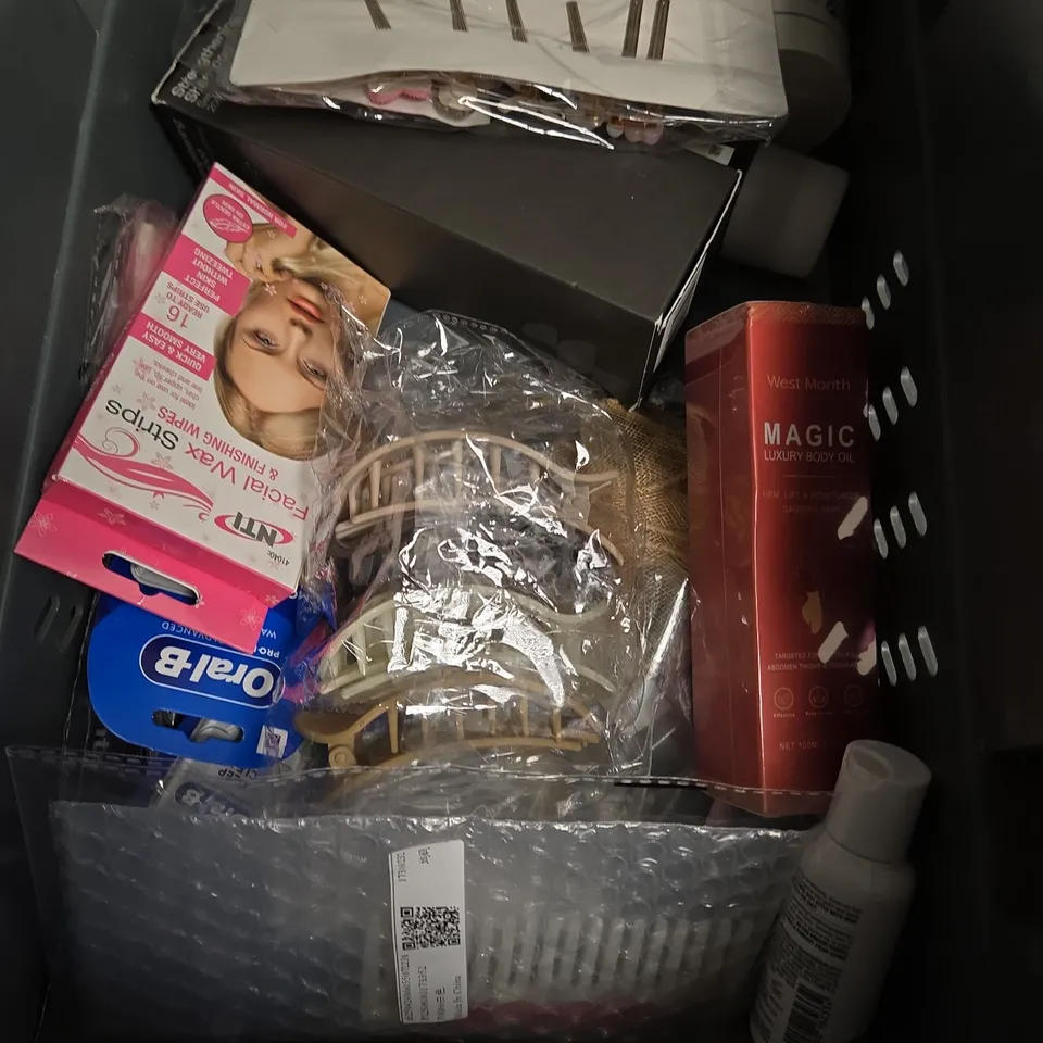 APPROXIMATEY 20 ASSORTED HEALTH AND BEAUTY PRODUCTS TO INCLUDE - DOVE BODY WASH - WAVY CURL CREME - MITCHUM DEODORANT - ETC