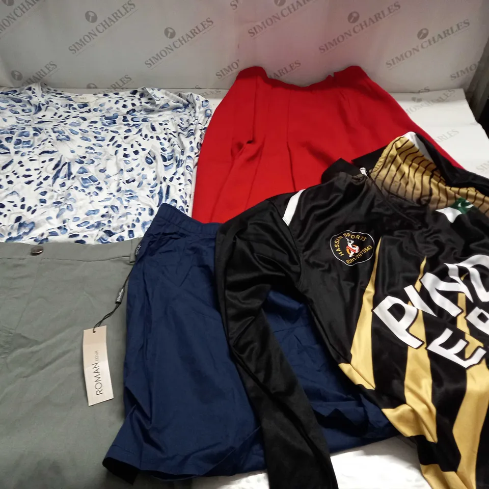 LARGE QUANTITY OF CLOTHING ITEMS TO INCLUDE DRESSES, SWEATERS, JEANS, T-SHIRTS, ETC