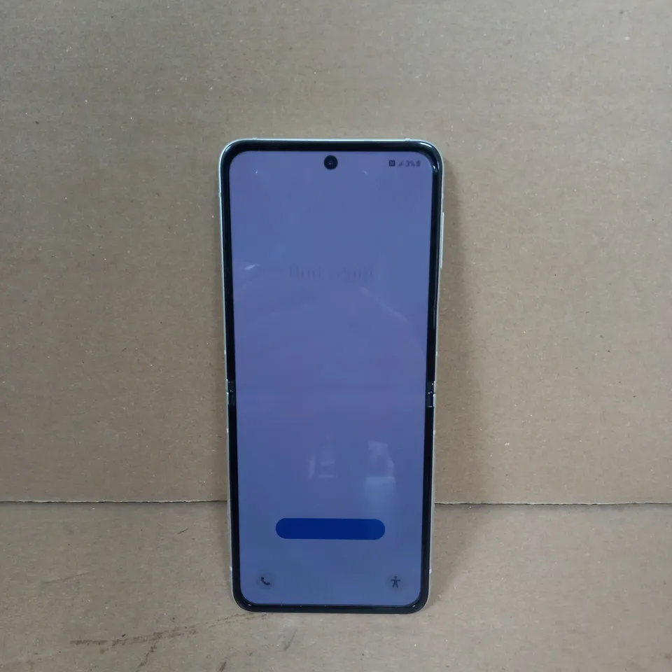 SAMSUNG GALAXY Z FLIP 3 5G SMARTPHONE IN CREAM