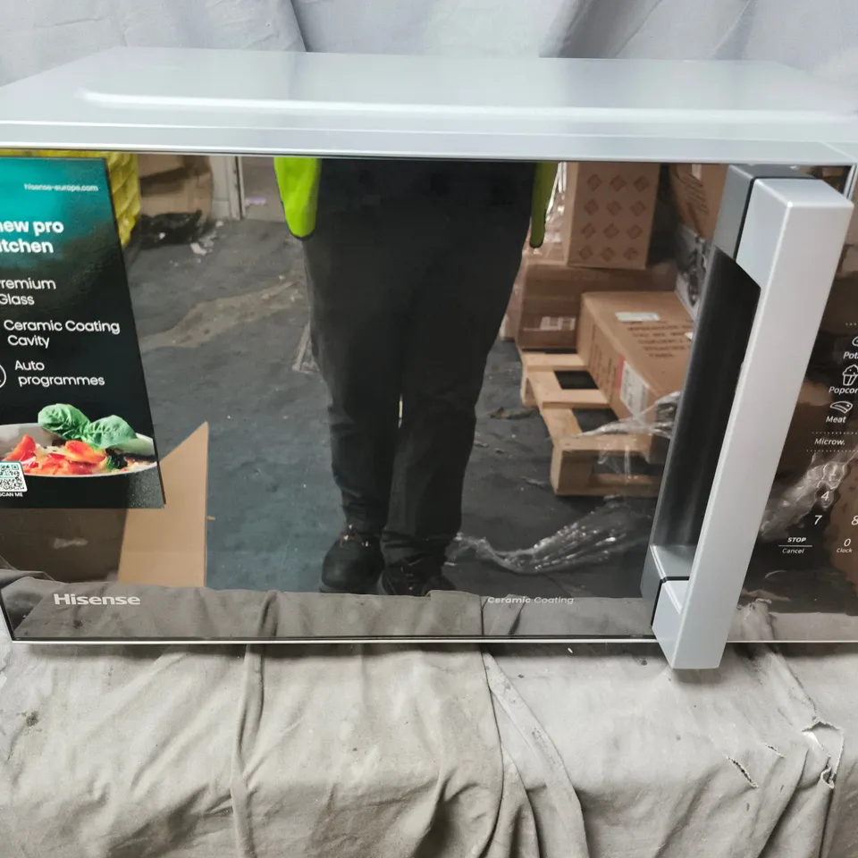 RUSSELL HOBBS MIRROR FRONT COMPACT MICROWAVE - COLLECTION ONLY 